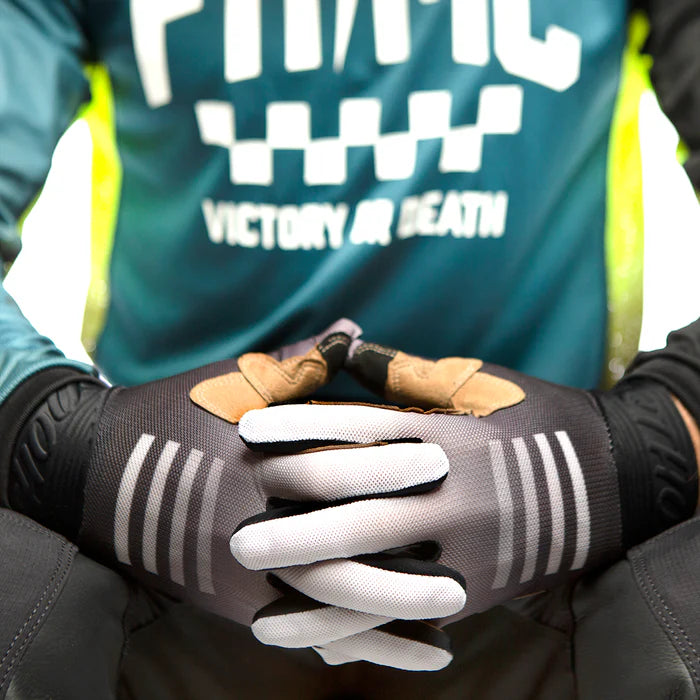 Blitz Fader Glove - Black/White